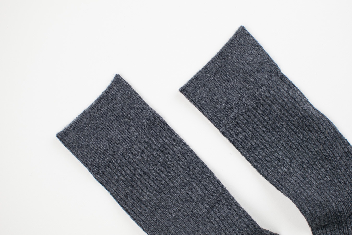 Men's Minimal Wool Crew Socks - DESEQUEEN